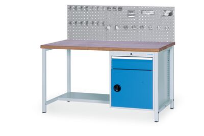 IBLG HP2016_05_300 Werkbank mit Aufbau