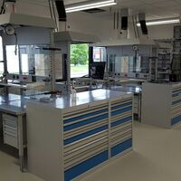 IBLG HP2016_05_400 Systemarbeitsplatz mit Aufbau und Absaugung