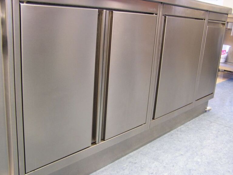 IBLG Edelstahlschrank 01